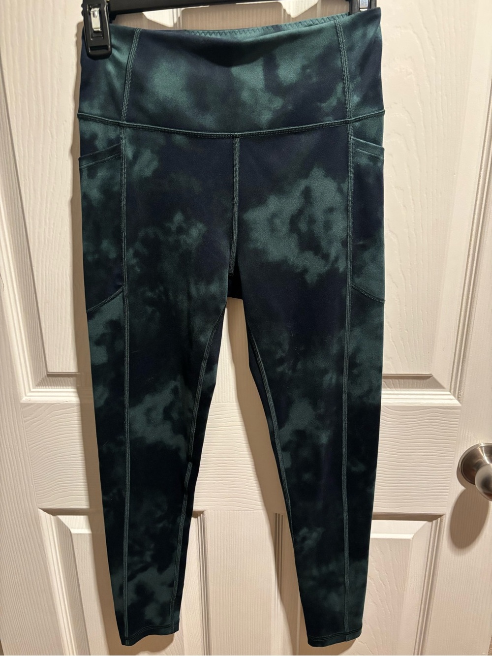 Victoria's Secret greenish blue tie dye Activewear Leggings size 6